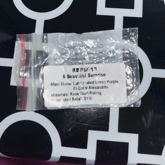 A Beautiful Surprise- Bomb Party ring - Picture 3 of 3